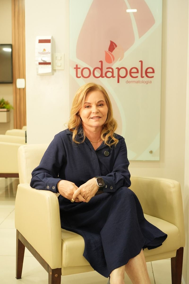 Recepção da Clínica Todapele com a marca na parede